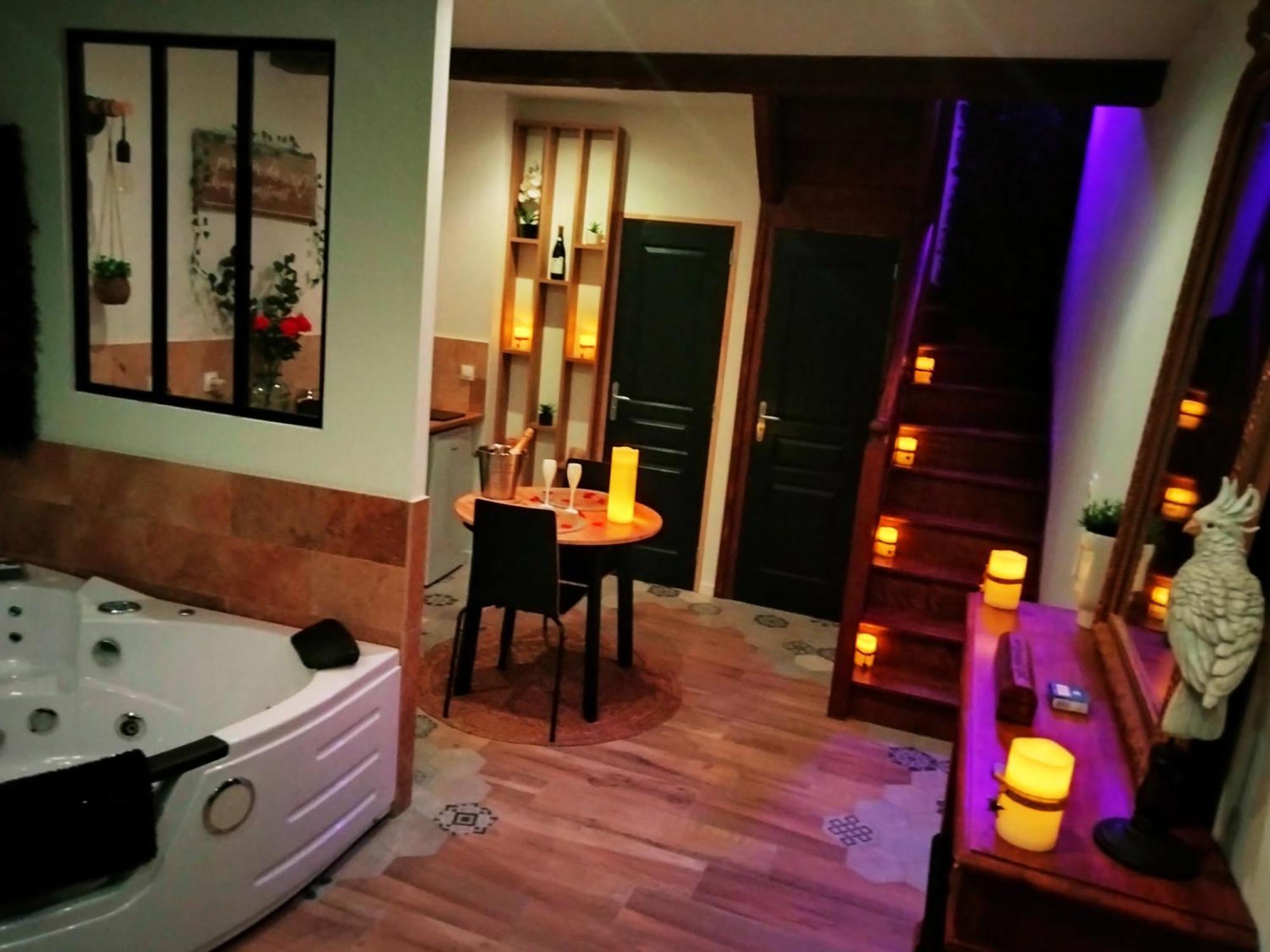 Maison Prestige Le Donjon Des Plaisirs Jacuzzi Montluel ภายนอก รูปภาพ