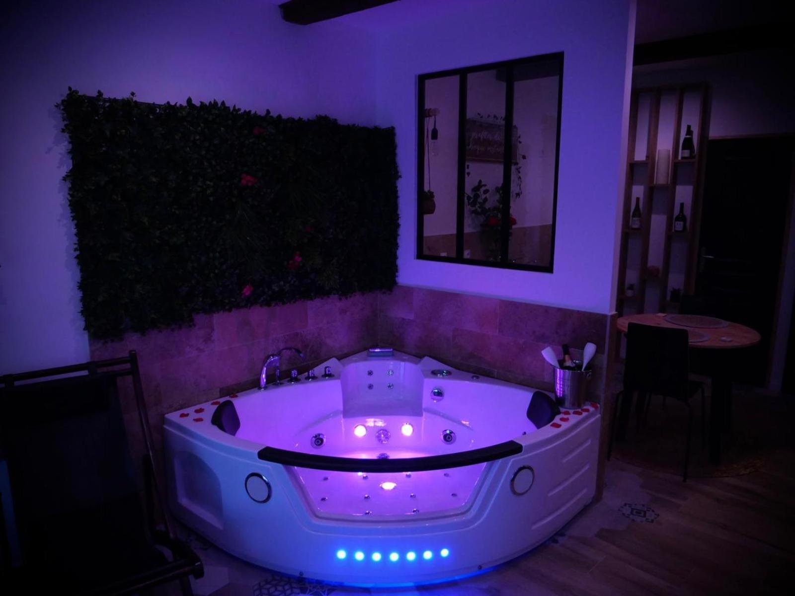 Maison Prestige Le Donjon Des Plaisirs Jacuzzi Montluel ภายนอก รูปภาพ