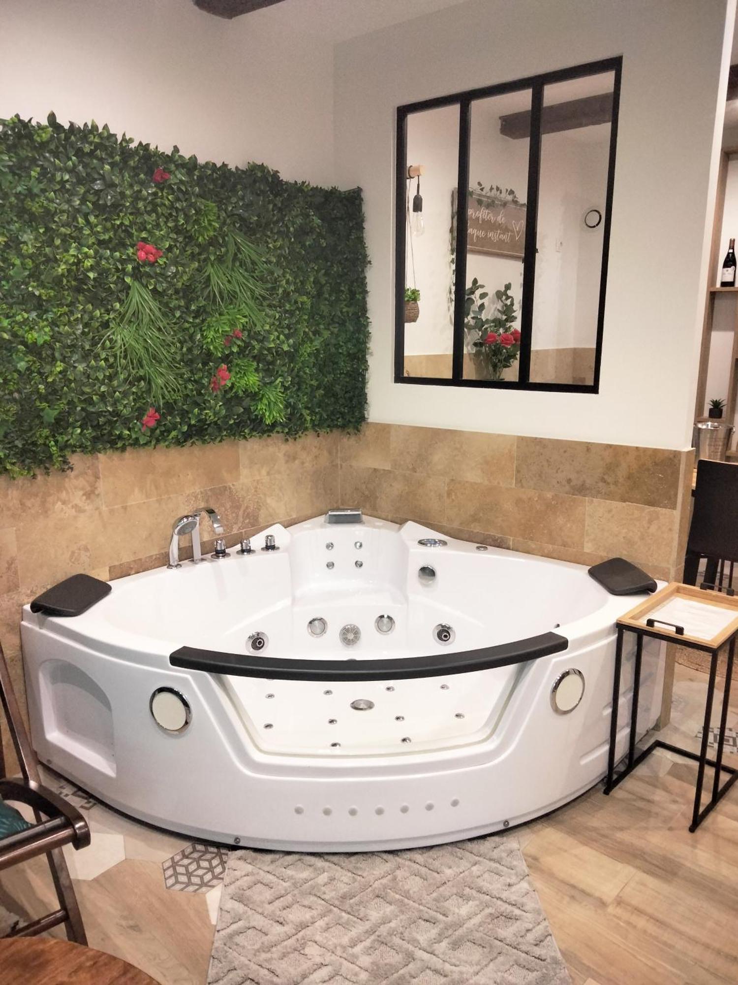 Maison Prestige Le Donjon Des Plaisirs Jacuzzi Montluel ภายนอก รูปภาพ
