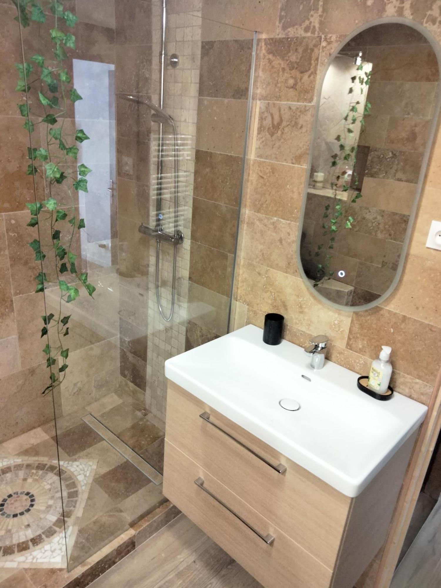 Maison Prestige Le Donjon Des Plaisirs Jacuzzi Montluel ภายนอก รูปภาพ